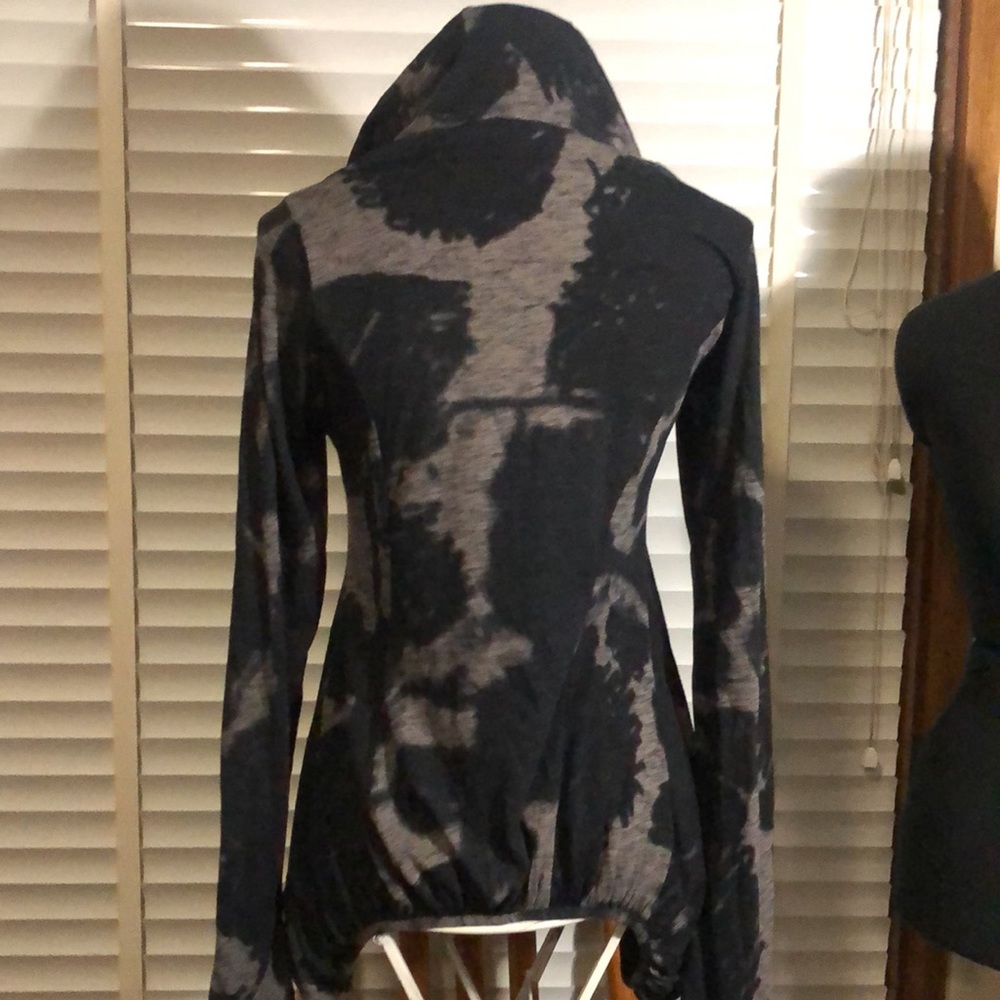 Quirky hoodie with drawstring on the Botton and longer around the back- love ❤️ - Picture 5 of 8